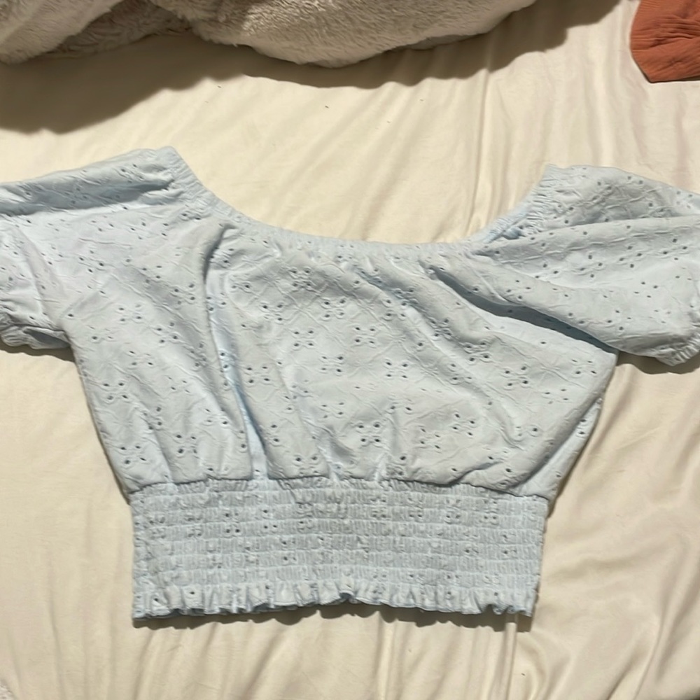 Cute patterned off the shoulders crop top
